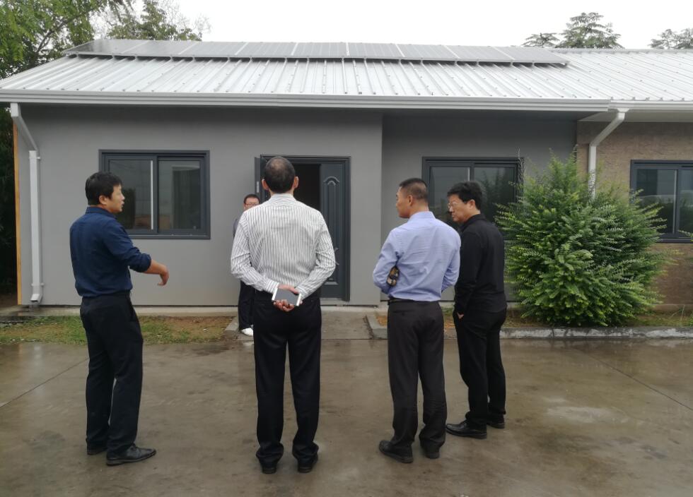 參觀(guān)裝配式低能耗房屋樣板間